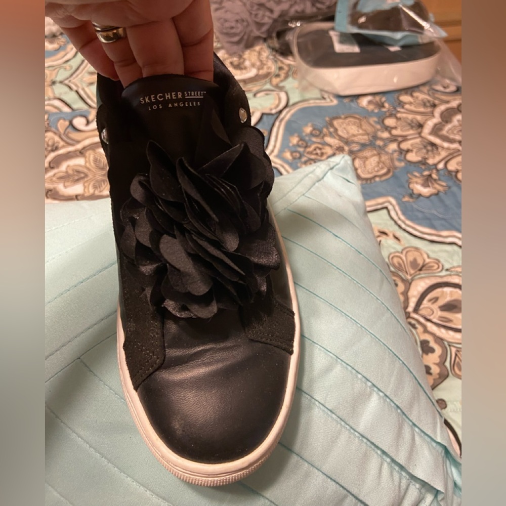 🔥Any shoe 2 for $25 exception one with ❤️Leather sketchers girls sneakers